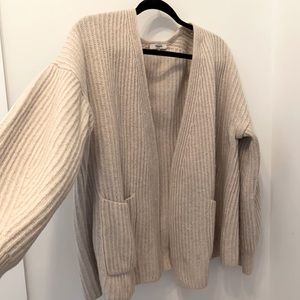 hip grandma sweater 👵